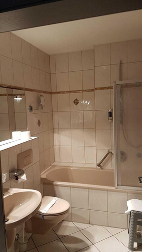 Bathroom 5, Hotel Drei Schwanen, Zwickau
