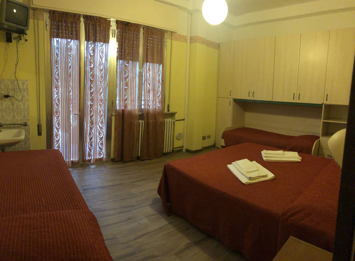 Bedroom 3, Hotel Wega, Rimini