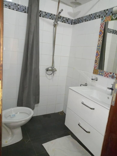 Bathroom 4, Résidence Hôtelière Olympus, Dakar