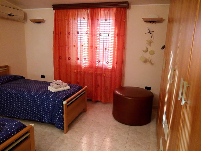 Bedroom 3, Le Calle, Carbonia-Iglesias