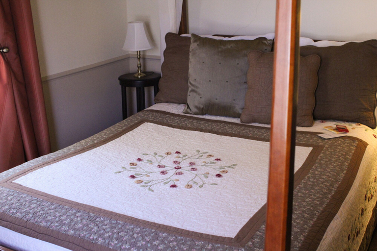 Bedroom 3, Moore House Bed and Breakfast, Riley