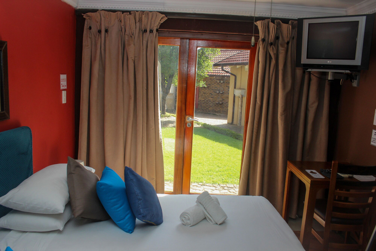 Bedroom 2, Echo Garden Guesthouse, Bojanala
