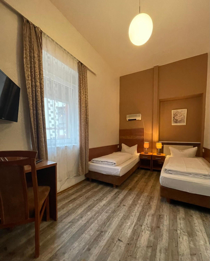 Bedroom 4, Hotel Monte Cristo, Offenbach am Main