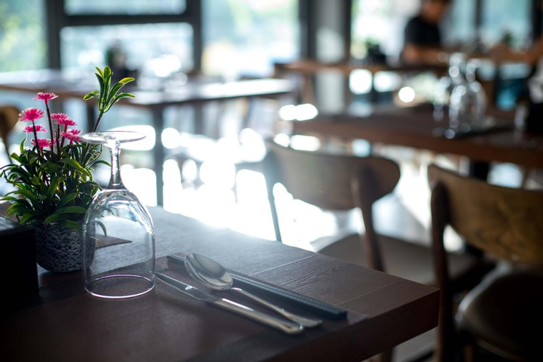 Food & Drinks 5, Vienna Hotel (Newly Renovated), Coron