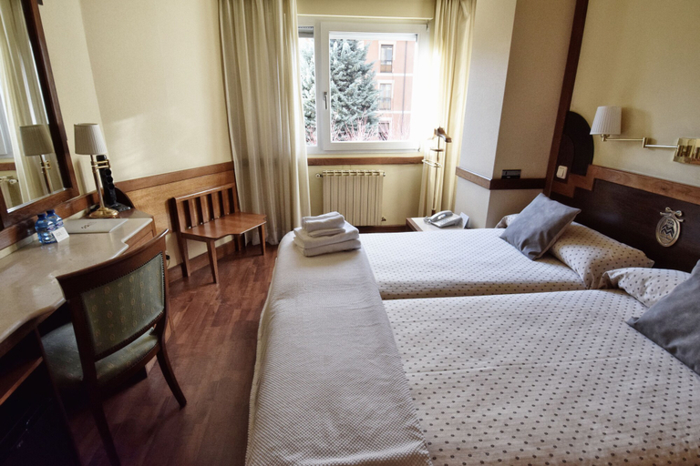 Bedroom 4, Hotel María Luisa, Burgos