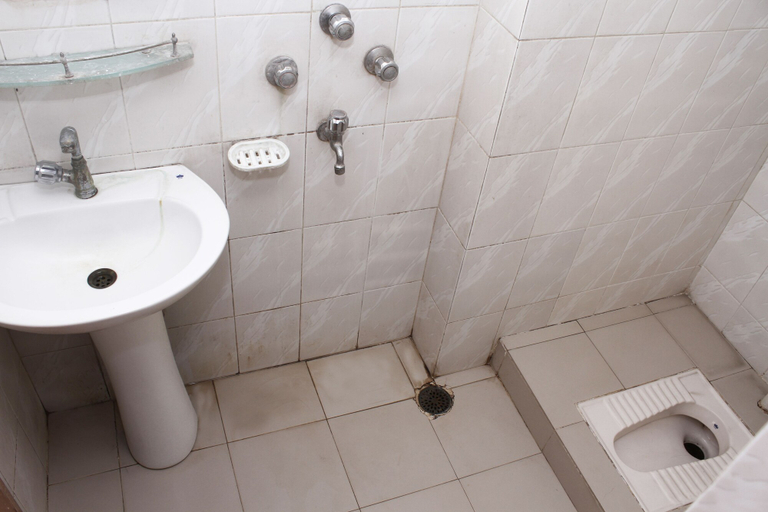 Bathroom 2, Beach Holiday Guest House, Cox's Bazar