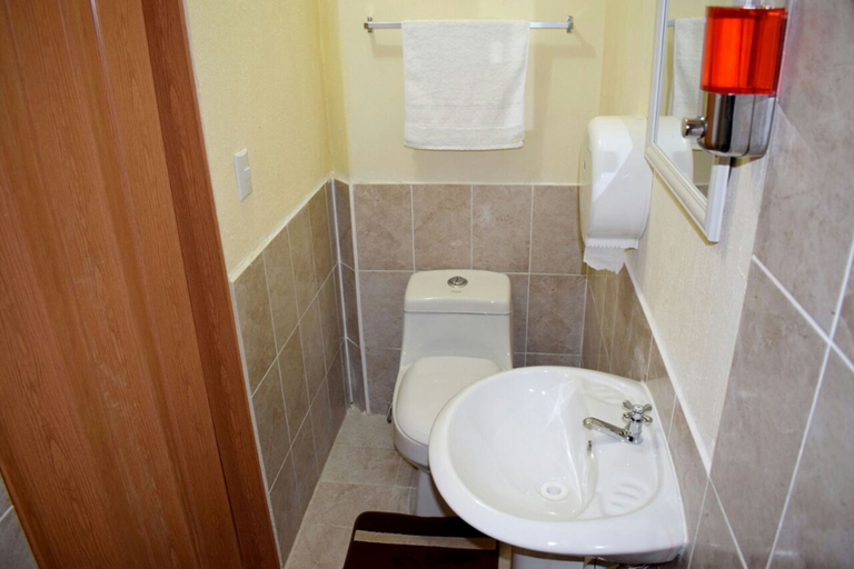 Bathroom 3, Laguna Sky, ZONA 13