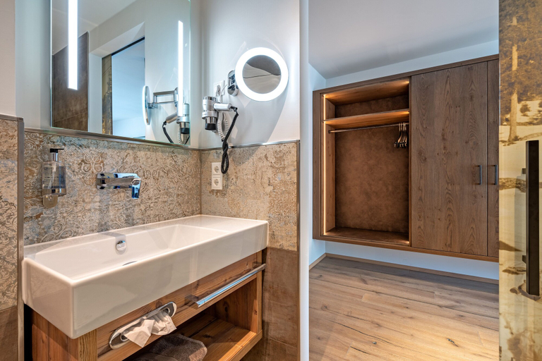 Bathroom 3, Hotel Stern, Reutte