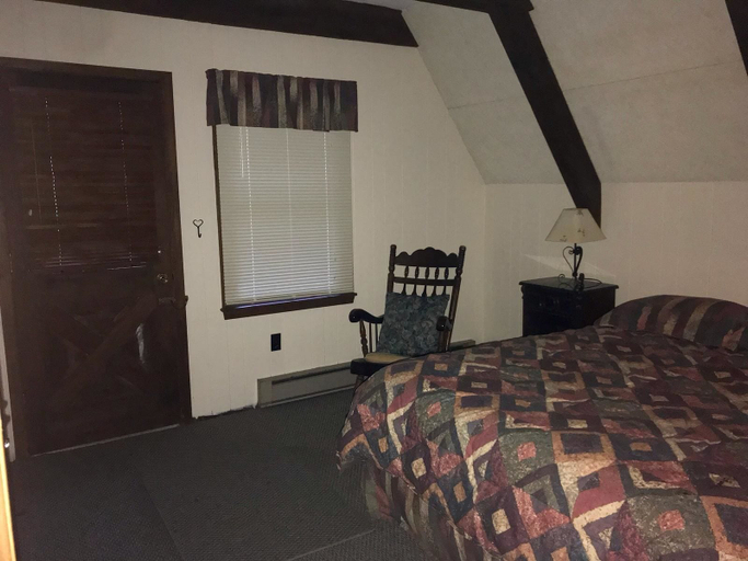 Bedroom 3, Unforgettable Dreams, Watauga