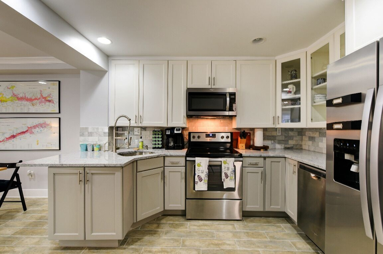 Others 5, The Magnolia - Modern - 2BD / 2bth - Luxury Bedding, Washington D.C.