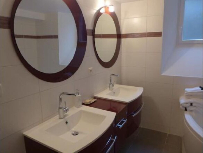 Bathroom 5, Les Chambres du Chapitre, Haute-Marne