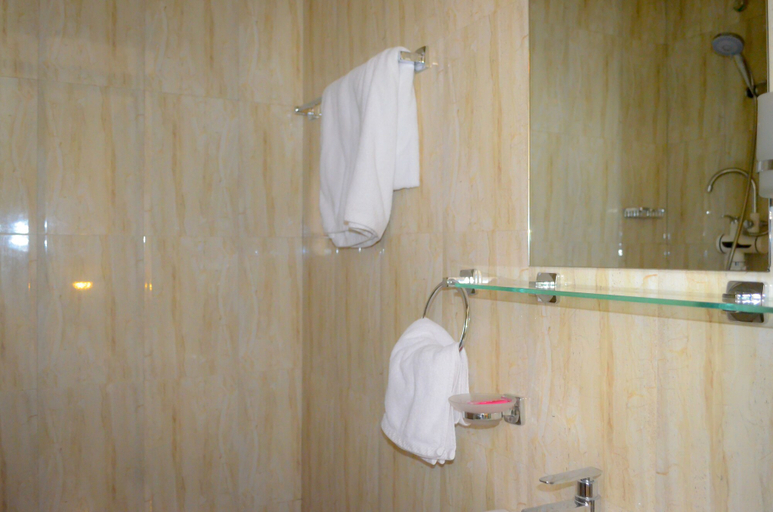 Bathroom 3, Dana Hotel, Kampala