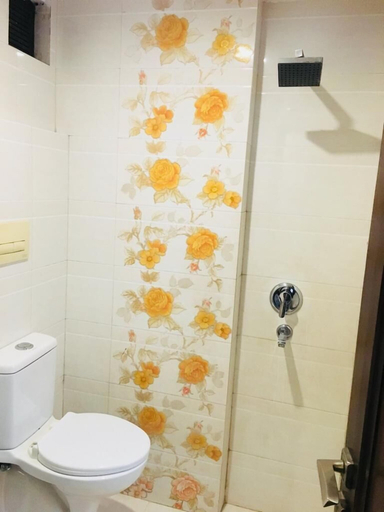 Bathroom 5, Hotel Gaylord, Delhi