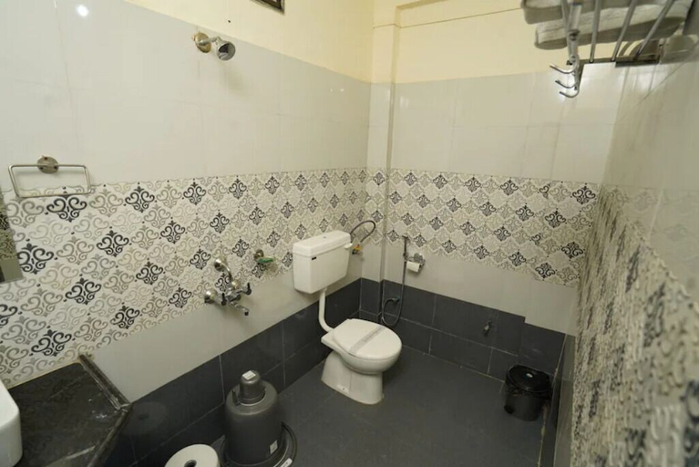 Bathroom 3, Hilltop Retreat, Pune