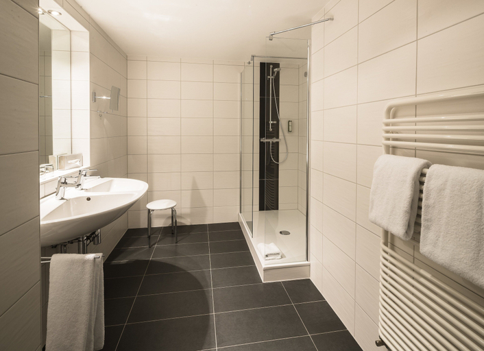 Bathroom 4, Hotel Chemnitzer Hof, Chemnitz