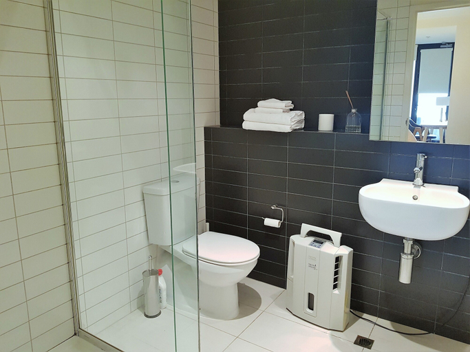Bathroom 4, ReadySet Apartments on Spencer, Melbourne