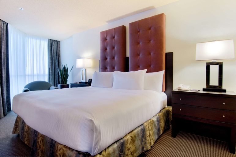 Bedroom 3, Hilton Toronto/Markham Suites Conference Centre & Spa, York