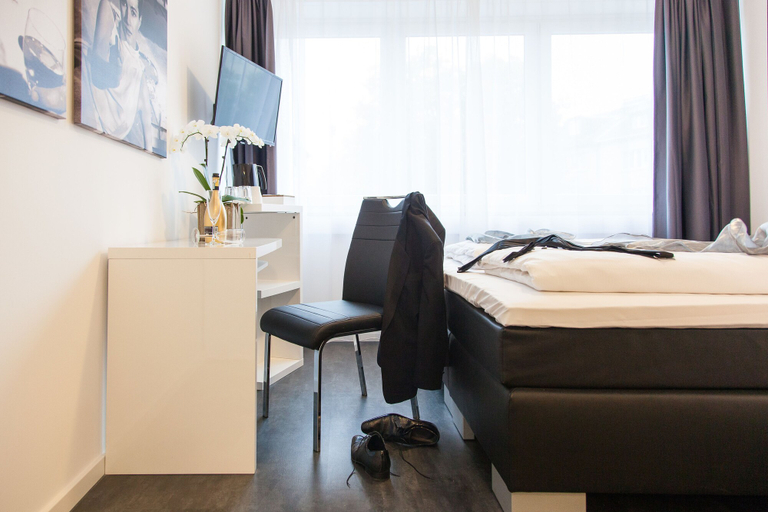 Bedroom 5, Hotel Stay, Essen