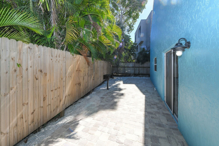 Others 5, Living the Dream by Beachside Managment, Sarasota