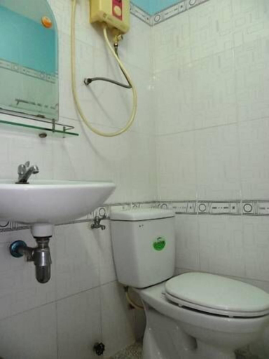 Bathroom 5, Mi Mi Backpackers Hostel, District 1