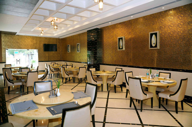 Food & Drinks 5, Venizia Sarovar Portico Delhi, West