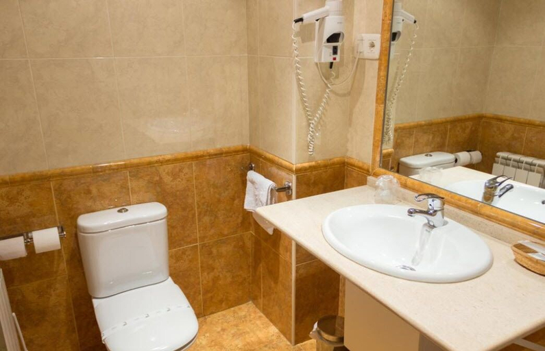 Bathroom 3, Las Cruces, Asturias