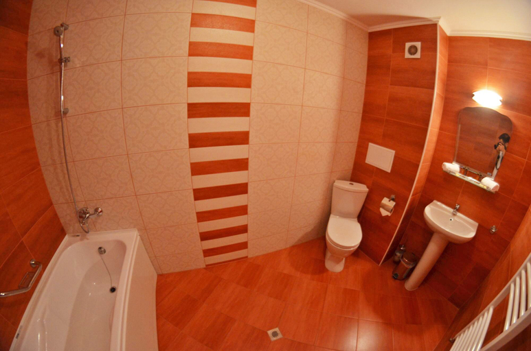 Bathroom 4, Central West Hotel, Stolichna