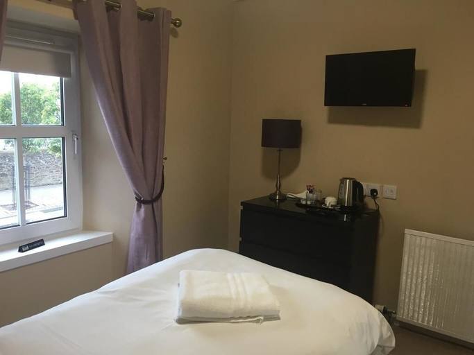 Bedroom 2, The Station Hotel, Angus