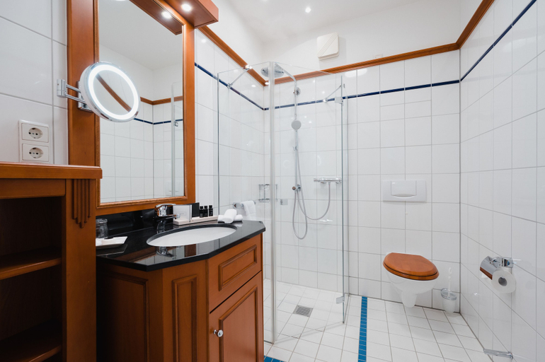 Bathroom 5, Louisa's Place, Berlin
