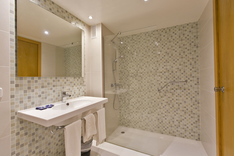 Bathroom 5, Hotel Calimera Fido Gardens, Baleares