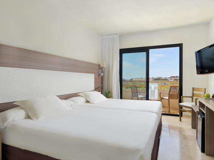 Bedroom 4, H10 Cambrils Playa, Tarragona