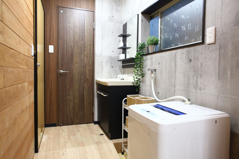 Bathroom 2, Samy's Guest House, Osaka