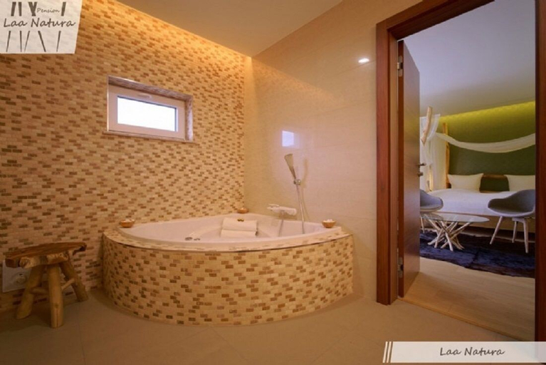 Bathroom 4, Pension Laa Natura, Mistelbach