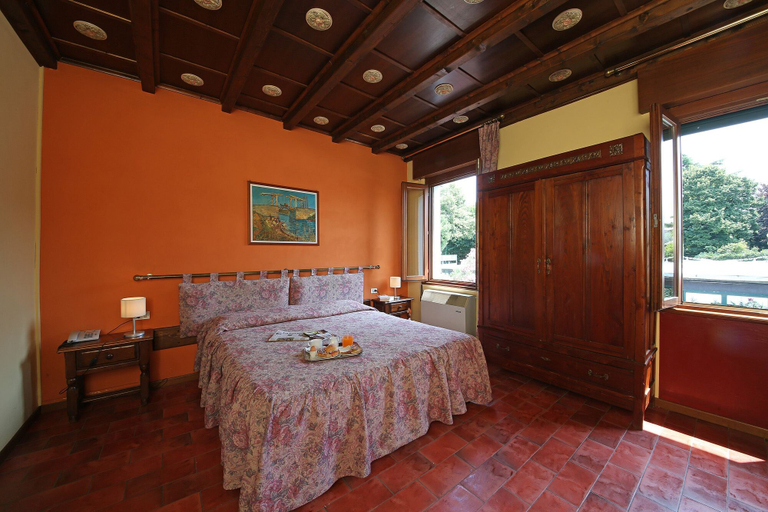 Bedroom 2, Hotel Il Granaio, Mantua