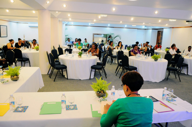 Food & Drinks 4, Beachcombers Hotel