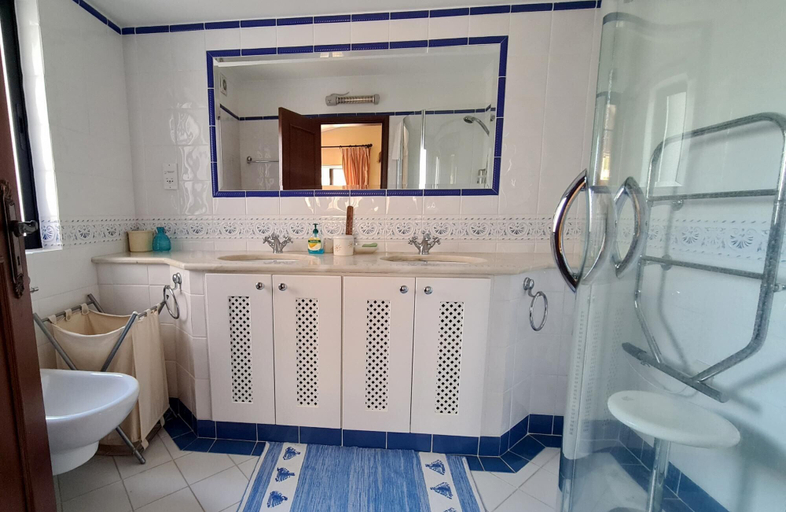 Bathroom 5, Dunas Douradas Beach Villa, Loulé