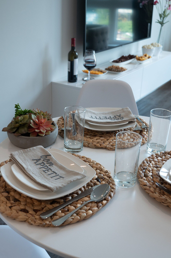Food & Drinks 5, Luxury Furnished Apartments Downtown at Yale, New Haven