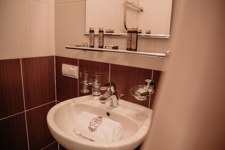 Bathroom 4, Hotel Bratislava, Dniprovs'kyi