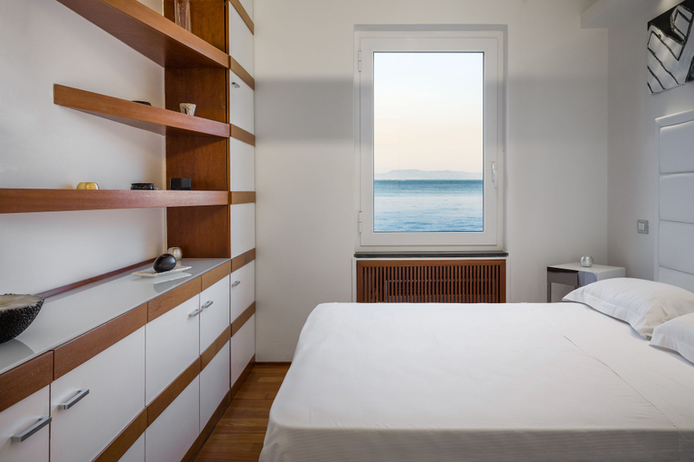 Room 2, LHP Suite Posillipo, Napoli