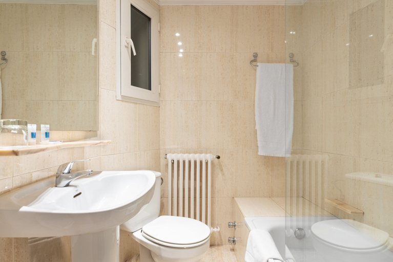 Bathroom 4, Crisol Riosol, León