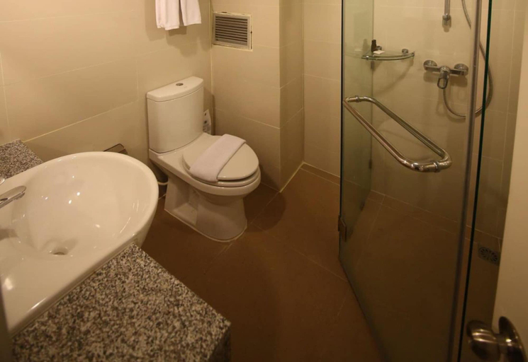 Bathroom 4, Sunshine Hotel And Residences, Pattaya