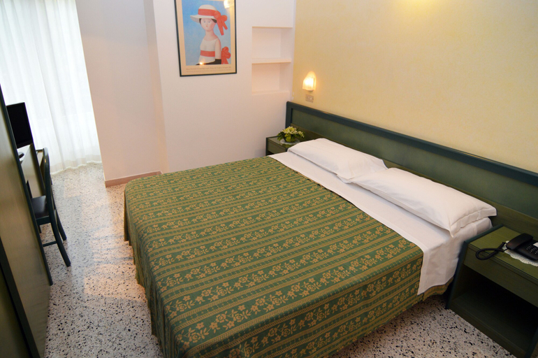 Bedroom 4, Hotel Adele, Rimini