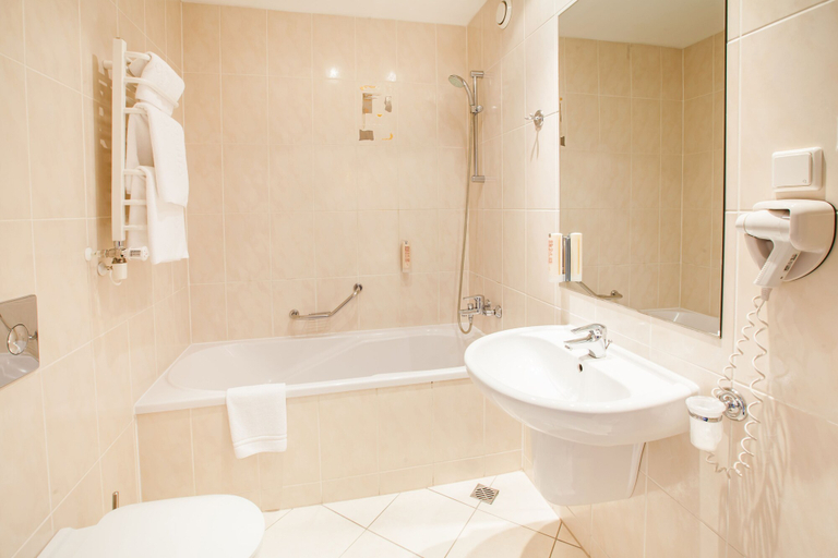 Bathroom 4, Qubus Hotel Głogów, Głogów