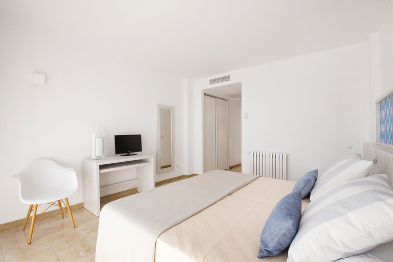 Bedroom 4, Hotel Tora, Baleares