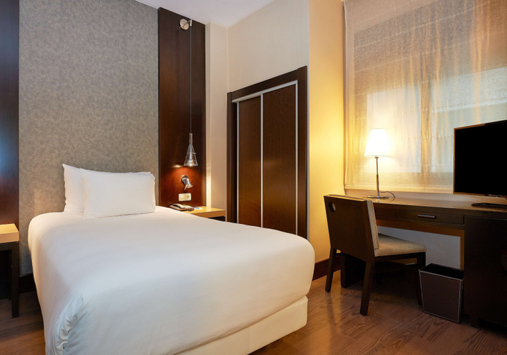 Bedroom 3, NH Barcelona Eixample, Barcelona
