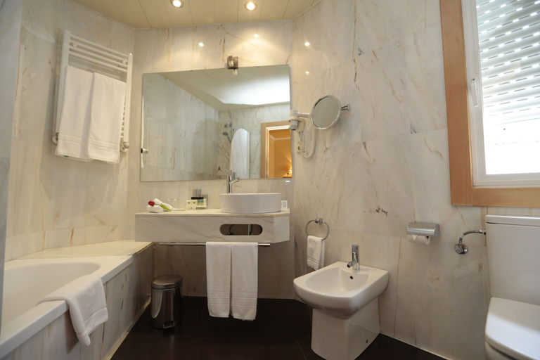 Bathroom 5, Hotel Spa Congreso, A Coruña