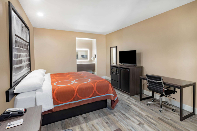 Bedroom 2, Super 8 by Wyndham Houston NW Beltway 8/West Rd, Houston