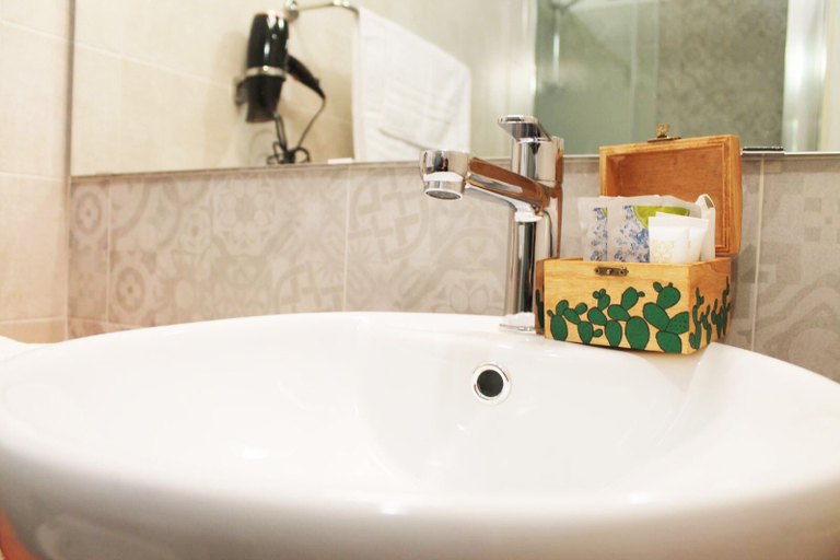 Bathroom 4, B&B La Bussola, Syracuse