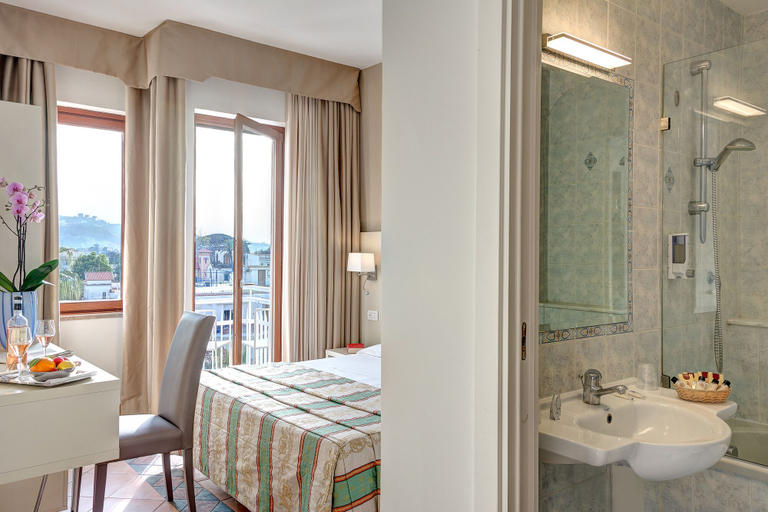 Bathroom 5, Hotel Caravel, Napoli