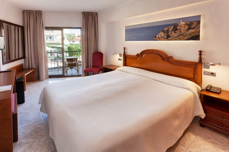 Bedroom 3, Hotel Amoros, Baleares